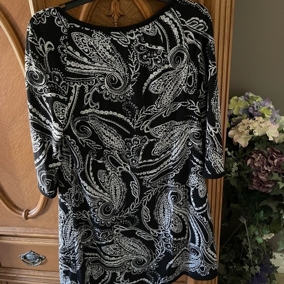 Dress - Picture 3 of 3